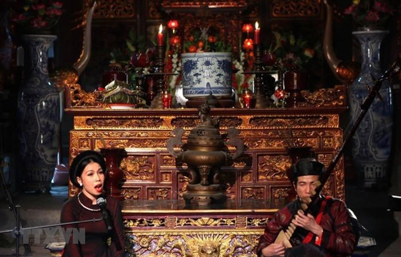 Hát ca trù, loại hình nghệ thuật dân gian được UNESCO công nhận là Di sản văn hoá phi vật thể của nhân loại. (Ảnh: Lâm Khánh/TTXVN)