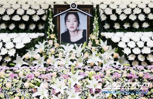 Nỗi buồn bao trùm showbiz Hàn