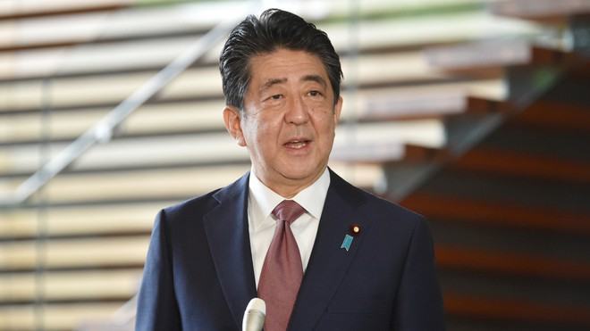 Thủ tướng Shinzo Abe phát biểu trước các phóng viên tại văn phòng ngày 16.9 /// AFP