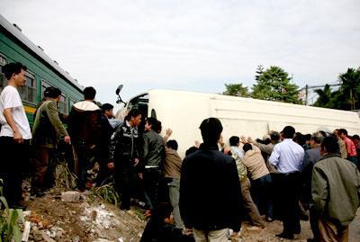 Nỗi đau của chú rể trong đám ăn hỏi