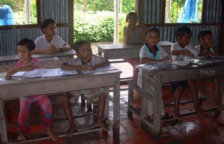 Nơi quá tải, chỗ trống trơn