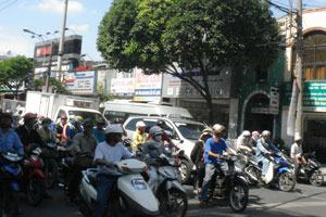 Nơm nớp khi… dừng đèn đỏ