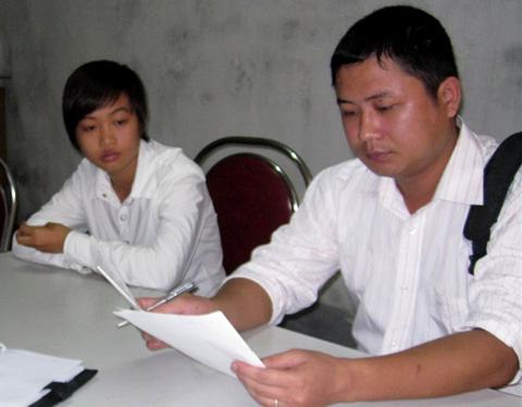 Nữ sinh đánh bạn bị đình chỉ học