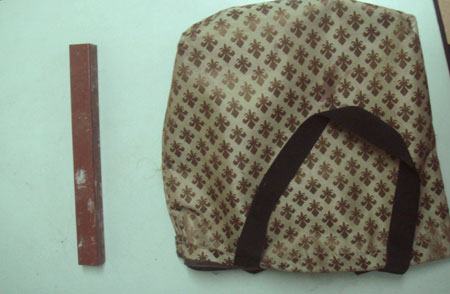 Nữ sinh lớp 9 bị bạn rạch mặt