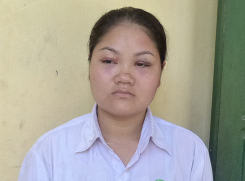 Nữ tài xế taxi hất công an lên capô