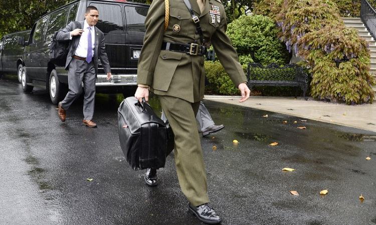 Nút bấm hạt nhân của lãnh đạo Mỹ, Triều khi công du nước ngoài