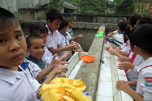 Hơn 1.600 HS được giáo dục ý thức bảo vệ nước