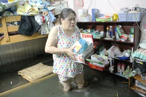 Khắc phục sự cố nước tràn bờ bao