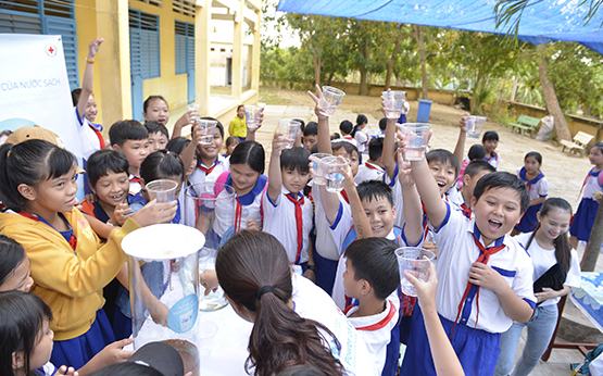 Đem nước sạch đến các địa phương đang thiếu nước