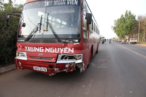 Ô tô lạng lách hơn 1km rồi đâm chết người