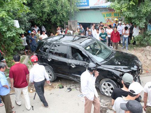 Ô tô “nuốt” xe máy, 2 người chết tại chỗ