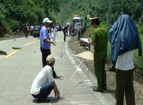 Ô tô tông xe máy, 2 người chết tại chỗ