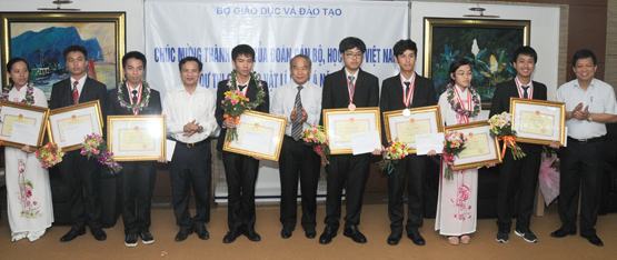 Đoàn Olympic vật lý châu Á của Việt Nam: 8/8 thí sinh tham dự đều đoạt giải