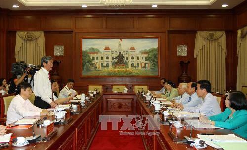 Ông Đinh Thế Huynh làm việc với Ban Thường vụ Thành ủy TP.HCM