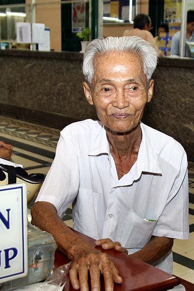 Ông già 80 truyền đạt hộ lời tỏ tình cho thiếu nữ