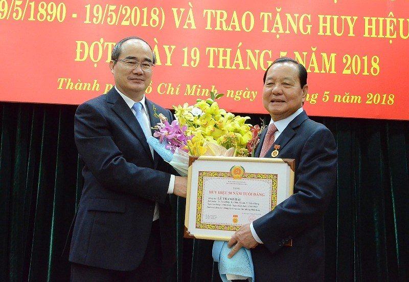 Ông Lê Thanh Hải nhận huy hiệu 50 năm tuổi Đảng