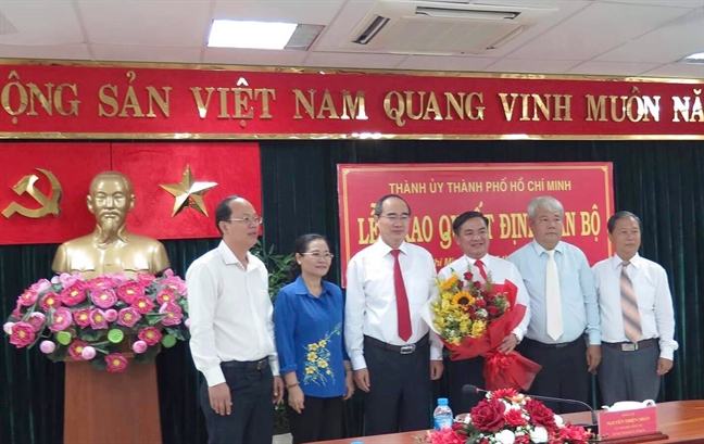 Ong Tran Trong Tuan giu chuc Bi thu Quan uy Quan 3