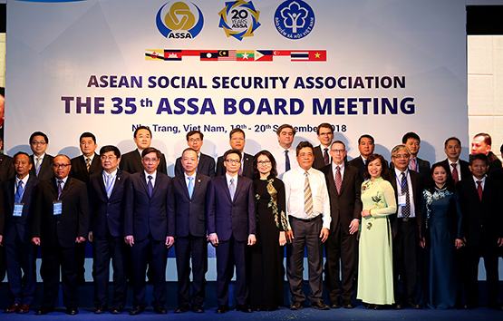 Con người là trung tâm của quá trình phát triển