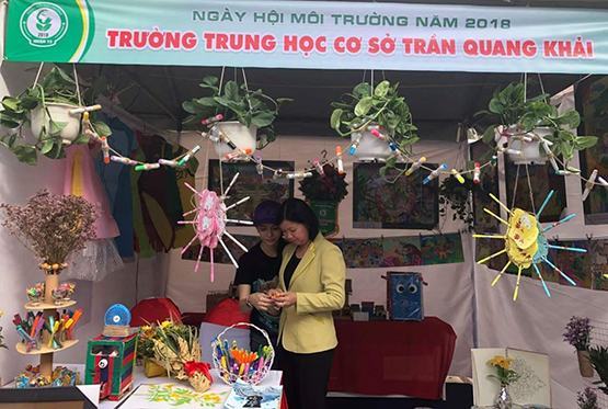 Kêu gọi giảm ô nhiễm nhựa và túi ni-lông.