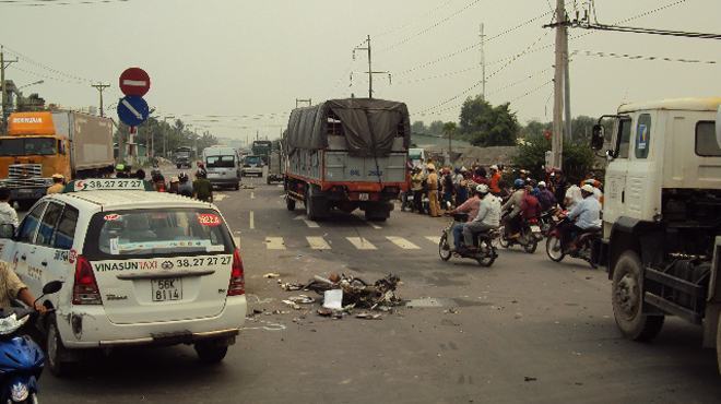 Ôtô rượt đuổi nhau, 2 người chết thảm
