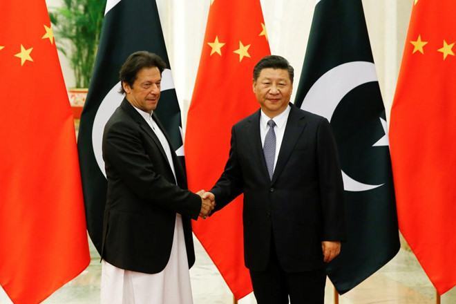 Thủ tướng Pakistan Imran Khan bắt tay Chủ tịch Tập Cận Bình /// Reuters
