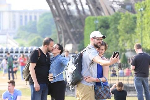 Paris lung linh trong nắng - ảnh 2