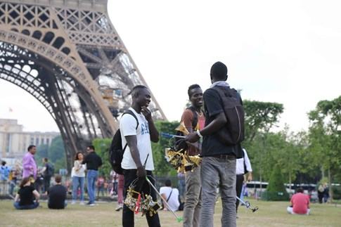 Paris lung linh trong nắng - ảnh 6