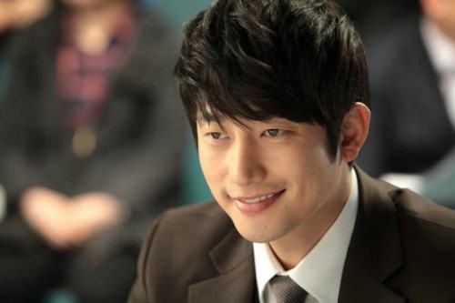 Park Shi Hoo trở lại màn ảnh sau scandal cưỡng dâm