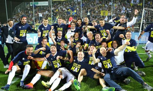 Parma ba năm liền thăng hạng, trở lại Serie A