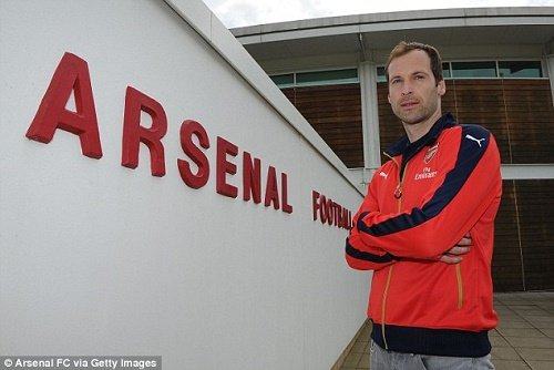 Petr Cech bị doạ giết sau khi gia nhập Arsenal