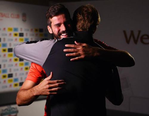 Phá kỉ lục, Klopp vẫn coi Alisson như “món hời”