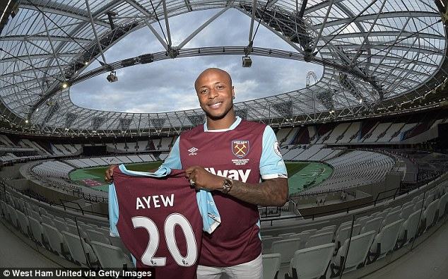 Phá kỉ lục, West Ham sở hữu đồng đội cũ của Payet