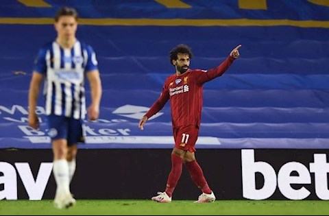 Phá lưới Brighton, Salah sánh ngang các huyền thoại Liverpool