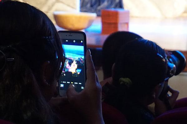 Phải dẹp nạn quay lén!