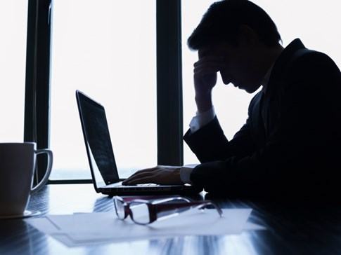 Phải làm gì khi trầm cảm ảnh hưởng công việc?