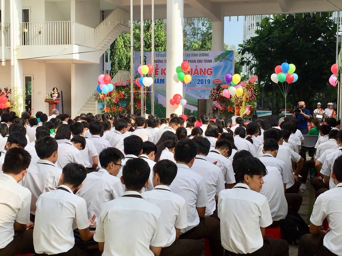 Tưng bừng khai giảng năm học mới tại trường TiH, THCS, THPT Phan Chu Trinh