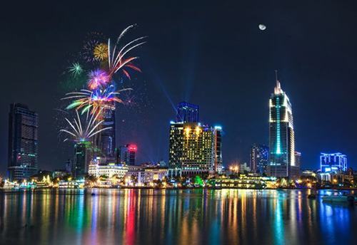 Bắn pháo hoa chào năm mới 2016 tại hai điểm