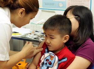 Phát động tiêm vaccine sởi – rubella trên toàn quốc