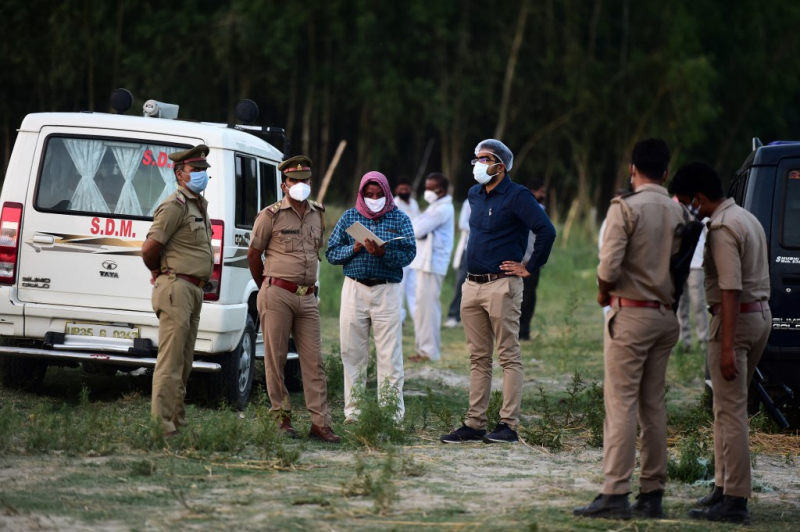 Phát hiện thêm hàng trăm nấm mộ cạn trên sông Hằng, nghi tử vong vì Covid-19 - ảnh 2