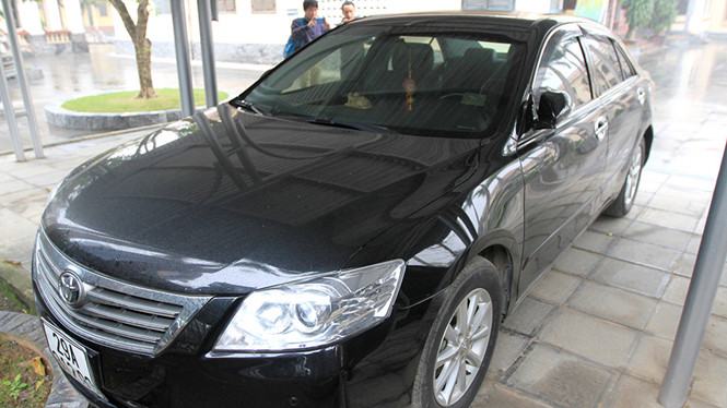 Cơ quan chức năng tìm thấy chiếc xe của ông Nguyễn Hồng Lâm  /// Ảnh Anh Đan