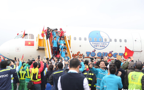 Phạt Vietjet 44 triệu vì diễn bikini trên máy bay chở U23 Việt Nam - Ảnh 1.