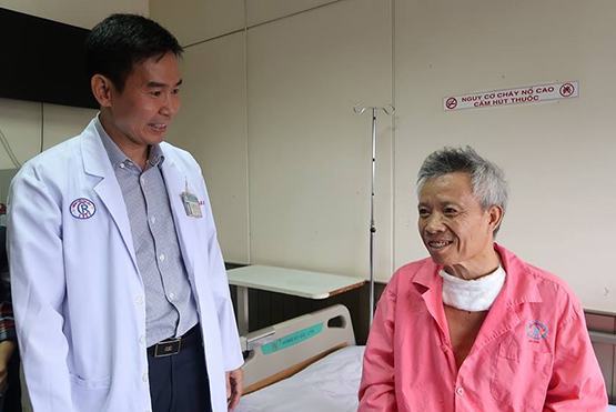 Lần đầu phẫu thuật thành công ung thư thực quản và đại tràng bằng robot