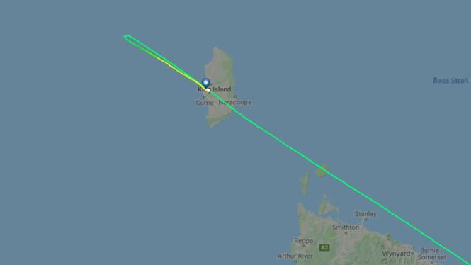 Chiếc máy bay bay qua khỏi đảo King và sau đó quay đầu lại /// Ảnh chụp màn hình RT