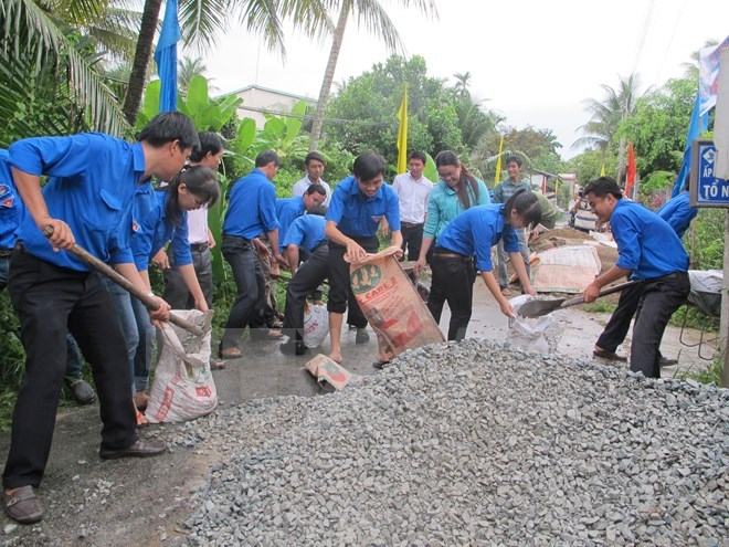 Phía sau những nụ cười trên hành trình “khoác balô lên và đi”