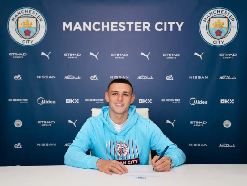 Phil Foden gia hạn hợp đồng với Man City