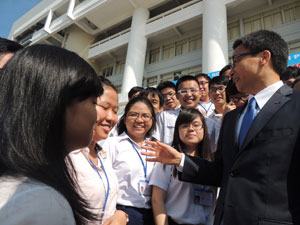 Phó thủ tướng Vũ Đức Đam: Đừng dừng mục tiêu học tập ở… tấm bằng!