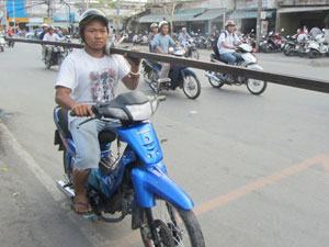 Phóng sự ảnh: “Các kỷ lục gia” trên đường phố