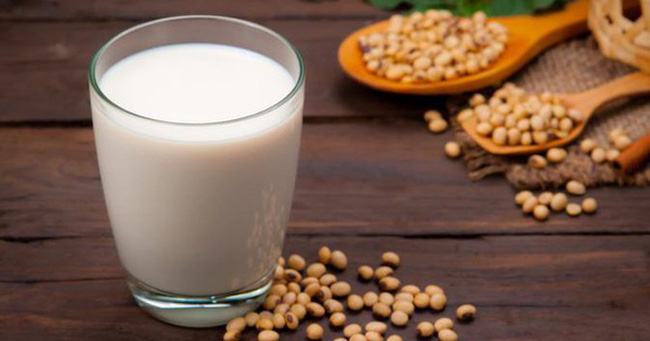 Uống nhiều sữa đậu nành có thể đau bụng kinh