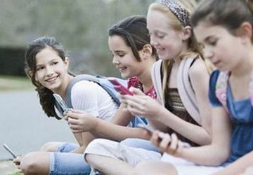 Phụ huynh bất nhất về việc cho trẻ dùng di động