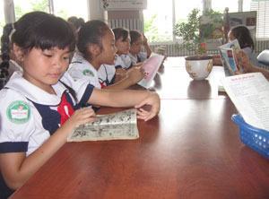 Phụ huynh bối rối vì trẻ “yêu” sớm